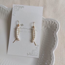 14kgf 可愛いセミラウンド淡水パールのカーブピアス