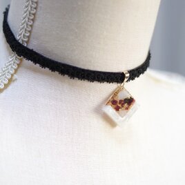 【受注製作】レジンアート　スクエアモチーフとタティングレースとベルベットリボンのチョーカー〈冥界の石榴の実〉