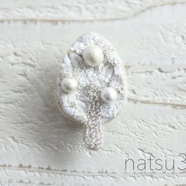 りんごの木　ブローチ