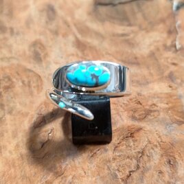 サイズ12号。イラン産の天然トルコ石をセットしたリング