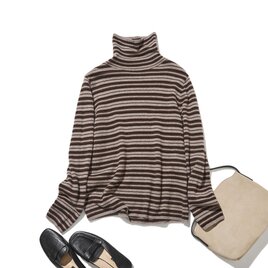 「理想の柔らかさ」の先へ。ヤクのダウンとウール混紡　ボーダーニット タートルネックニット　ブラウン　251204-1