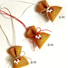 午年の縁起物　【お守り天然香】　縁起良き柄の巾着袋入り　100％天然香料