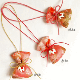 午年の縁起物　【お守り天然香】　縁起良き柄の巾着袋入り　100％天然香料