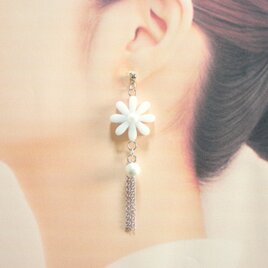 レジンアート　お花とコットンパールとフリンジのピアス〈雪花〉