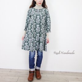 コーデュロイ北欧木の実フラワーと鳥のバックタックワンピース