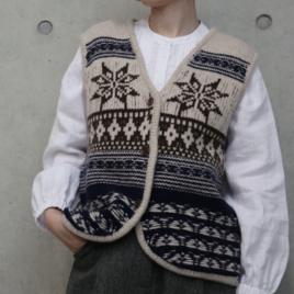 温もりを纏う、フェアアイルニットベスト　ウール100％　ウールベスト 　　251208-1