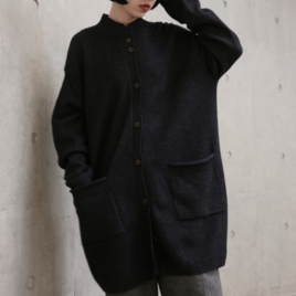 すべての体型を包み込む「ふんわり温もり」 ヤクのダウン×メリノウール ロングカーディガン　ダークグレー　251203-2