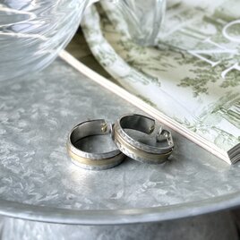 YA208-【AVON】エイボン・ヴィンテージイヤリング 1980's Silver Tone Gold Line Hoops