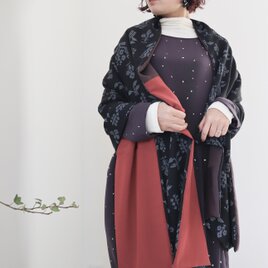 着物の大判ショール（黒に花模様）