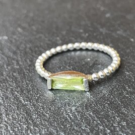 ペリドット　8×3　ロングプリンセスカット　2点留め　シルバーSV925リング