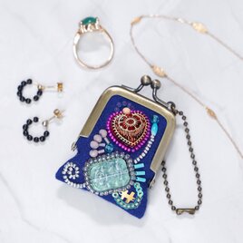 小さなビーズ刺繍のがま口 No.87｜ブルー×ウール｜ネックレス・バッグチャームにも｜アクセサリーケース｜一点物