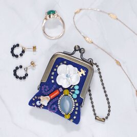 小さなビーズ刺繍のがま口 No.89｜ブルー×ウール｜ネックレス・バッグチャームにも｜アクセサリーケース｜一点物