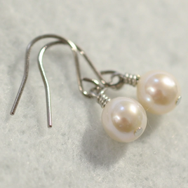 チタンピアス・淡水パール（6mm）