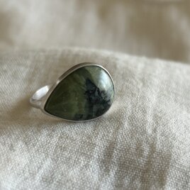 シルバーリング　グリーンオパール　13号相当