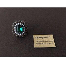 ビクトリア調ビジューブローチ