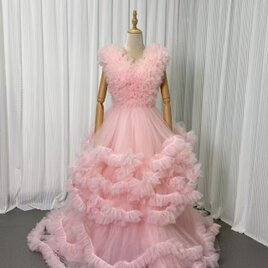 カラードレス ピンク Vネック ノースリーブ ラッフルフリル 優雅なシルエット デザイン感 花嫁