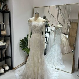 ウェディングドレス オフショルダー 長袖 マーメイドライン 贅沢な小花柄の総レース 華やかなトレーン 結婚式/披露宴