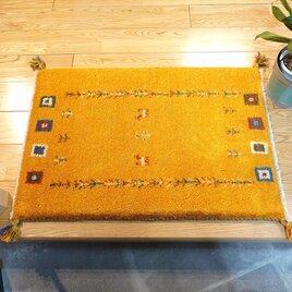 ペルシャ　ギャッベ　玄関マット　84x58cm　 黄金色　生命の木　上下にパネル　RJ7397