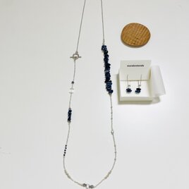 【何通りも楽しめる】天然石ソーダライトとガラスビーズのロングネックレス　金属ｱﾚﾙｷﾞｰ対応316