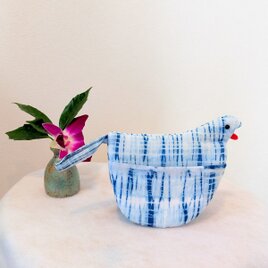 藍染め養老絞りの鳥さん鍋つかみ～にじみ(ぼかし)のある線のデザイン