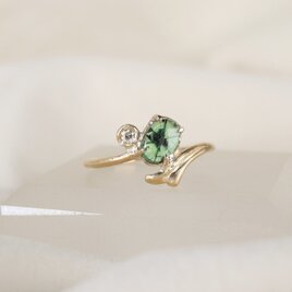 トラピッチェエメラルドとダイヤモンドのリング K10 12号(サイズ直し可)