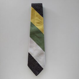 黄と緑白の段縞