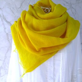 草木染め・蚊帳織りウール・大判ロングストール・エンジュ染め・幸せを運ぶ黄色