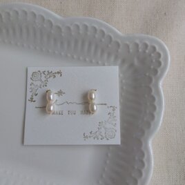 【人気】14kgf ２粒淡水ポテトパールの小さいピアス