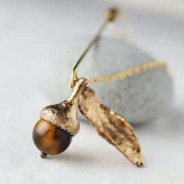 ドングリのハットピン