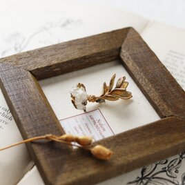 植物標本ブローチ 〜ツルマンネングサと水晶原石