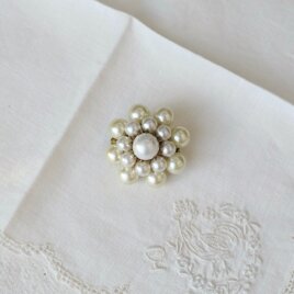 ブルガリア 古いつぶつぶパールのブローチ