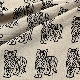 インド ブロックプリント生地 [50cm単位切売]アジュラック ベジタブルダイ タイガー アイボリー地 虎 IF0418