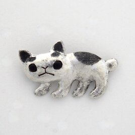 雅な猫 の ブローチ