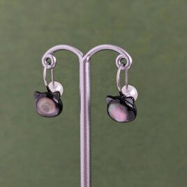 SUS316ピアス[Pinctada cat/Silver]サージカルステンレス 黒蝶貝 黒猫 2WAY パールキャッチ 金アレ