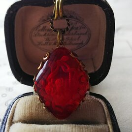 ヴィンテージ　レア　真っ赤な薔薇のインタリオ／菱形　クラシカルネックレス