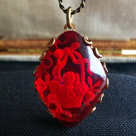 ヴィンテージ　レア　真っ赤な薔薇のインタリオ／菱形　クラシカルネックレス