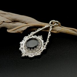 乙女鉱山水晶のデザインペンダント　～国産鉱物～　天然石アクセサリー　一点物　macari