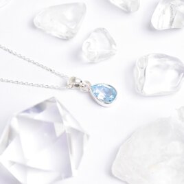 透明な輝き しずく型ブルートパーズのネックレス　シルバー925　天然石