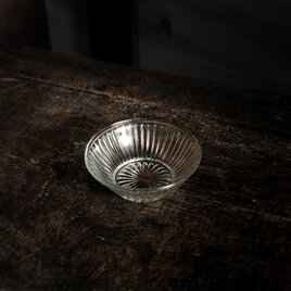 シンプルで素敵◆昭和前期　プレスガラス小鉢　古民家　古道具　昭和レトロ　antiques　丁寧な暮らしに。