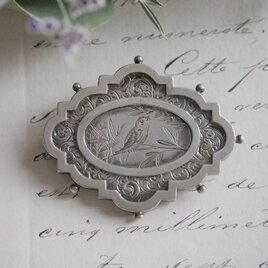 鳥と植物のアンティークブローチ