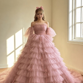 美品！カラードレス ピンク ベアトップ キラキラチュール 柔らかく重ねたチュールスカート ロングトレーン 花嫁