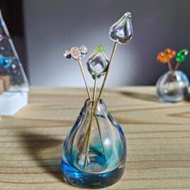 吹きガラスとピンのガラス