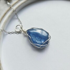 【受注制作】雫 カイヤナイト ワイヤーラッピング ペンダント トップ✩.*