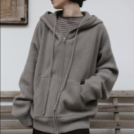 日常に軽やかな品格を。上品な羊毛100%のフルジップパーカー ウールカーディガン 251209-1