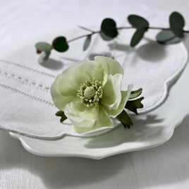 布花　イエローグリーンが上品なアネモネのコサージュ。　卒業式・入学式・フォーマルからカジュアルまで使えるコサージュ。