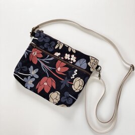 ミニショルダーバッグ　ポシェット　北欧の庭　黒地