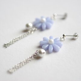 レジンアート　お花とコットンパールとフリンジのピアス〈氷点〉