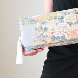 【花丸文・華紋織出し　ライトブルー　シルク帯リメイク 2Wayクラッチ＆ハンドバッグ】結婚式、パーティー、お呼ばれの日に。