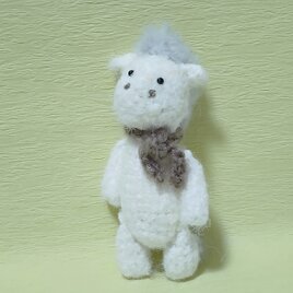 小さな白馬のあみぐるみ