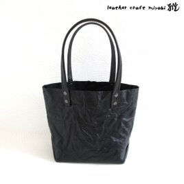 SALE開始～  ぷっくり三角マチ♪《牛革》底マチワイドミニトート・ウォッシャブル・ブラック・0611